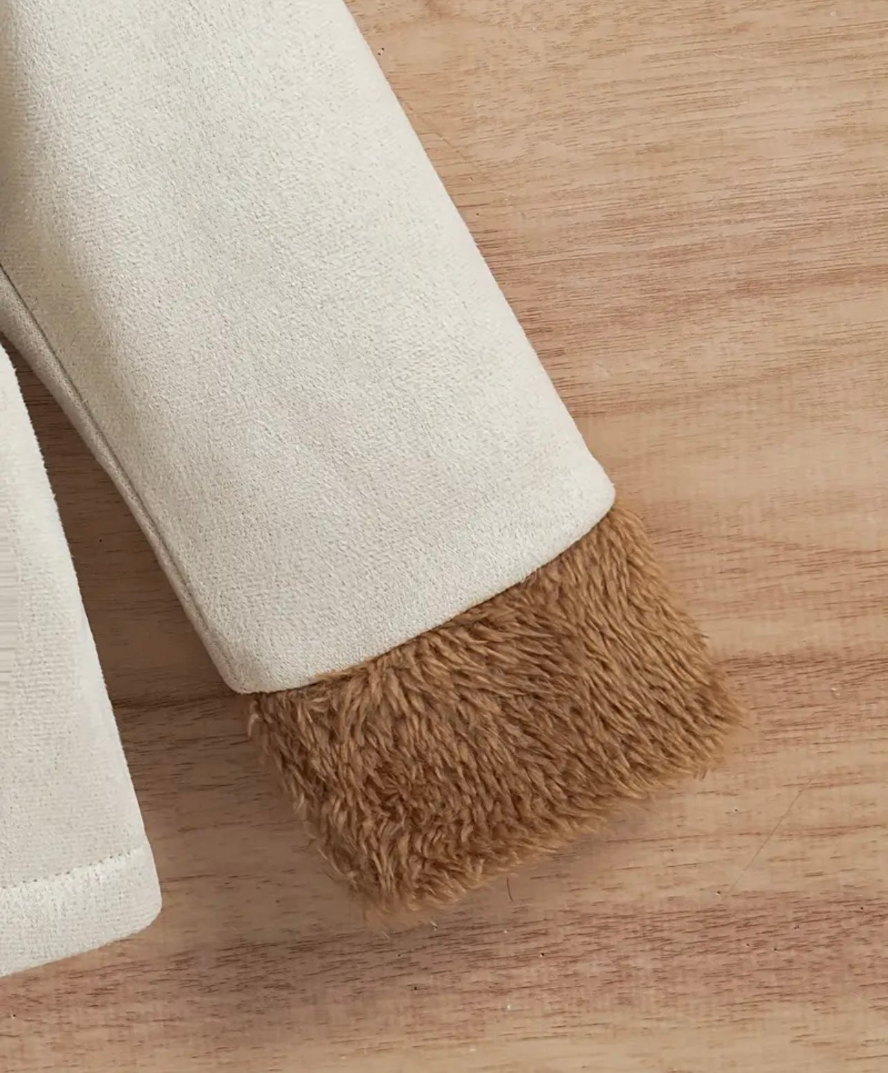 Saquito Beige con Capucha y Forro Calientito