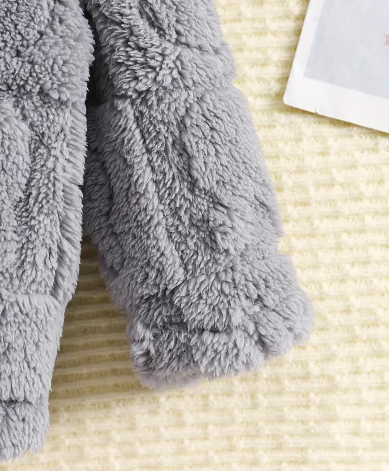Chamarra Gris Afelpada con Conejitos